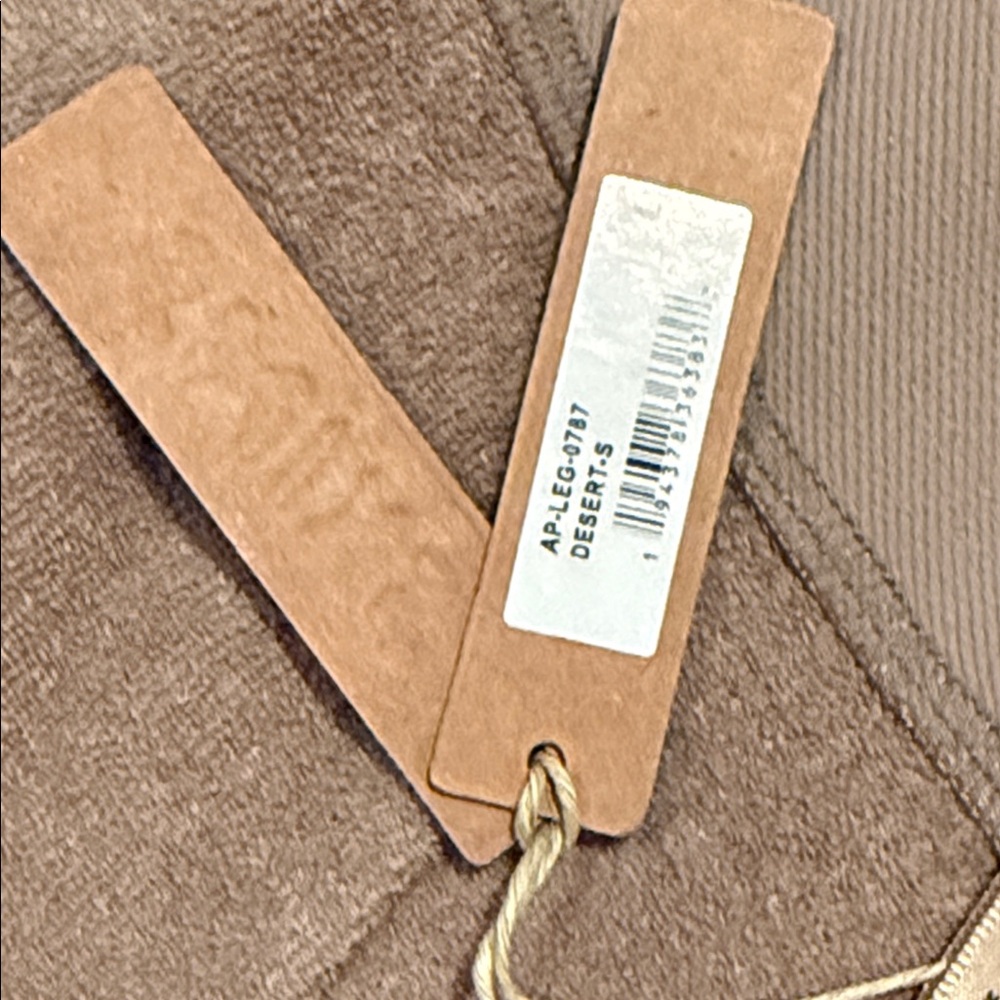 SKIMS Desert Beige Leggings - Picture 4 of 10